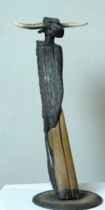 EL TORO
Chêne, bois de cerf et cire noire,
60 x 15 cm
non disponible